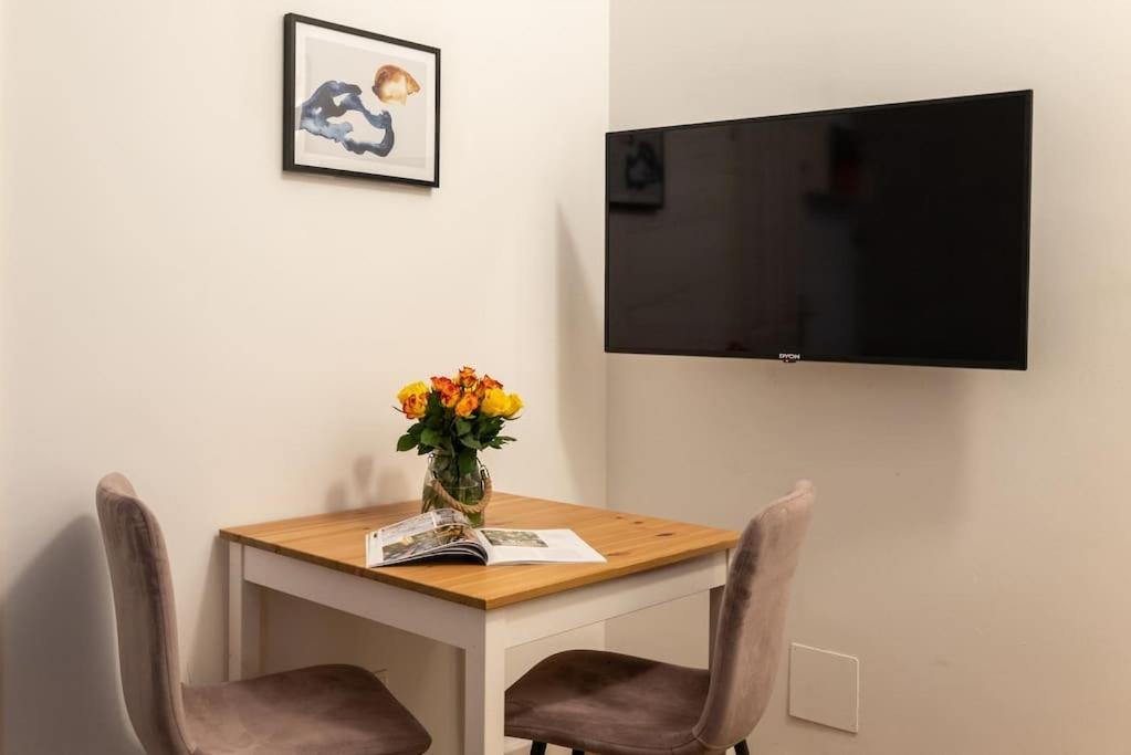 Compact Studio Near Center By Hm Wien Exterior foto