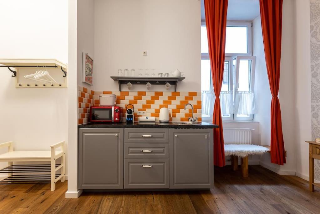 Compact Studio Near Center By Hm Wien Exterior foto
